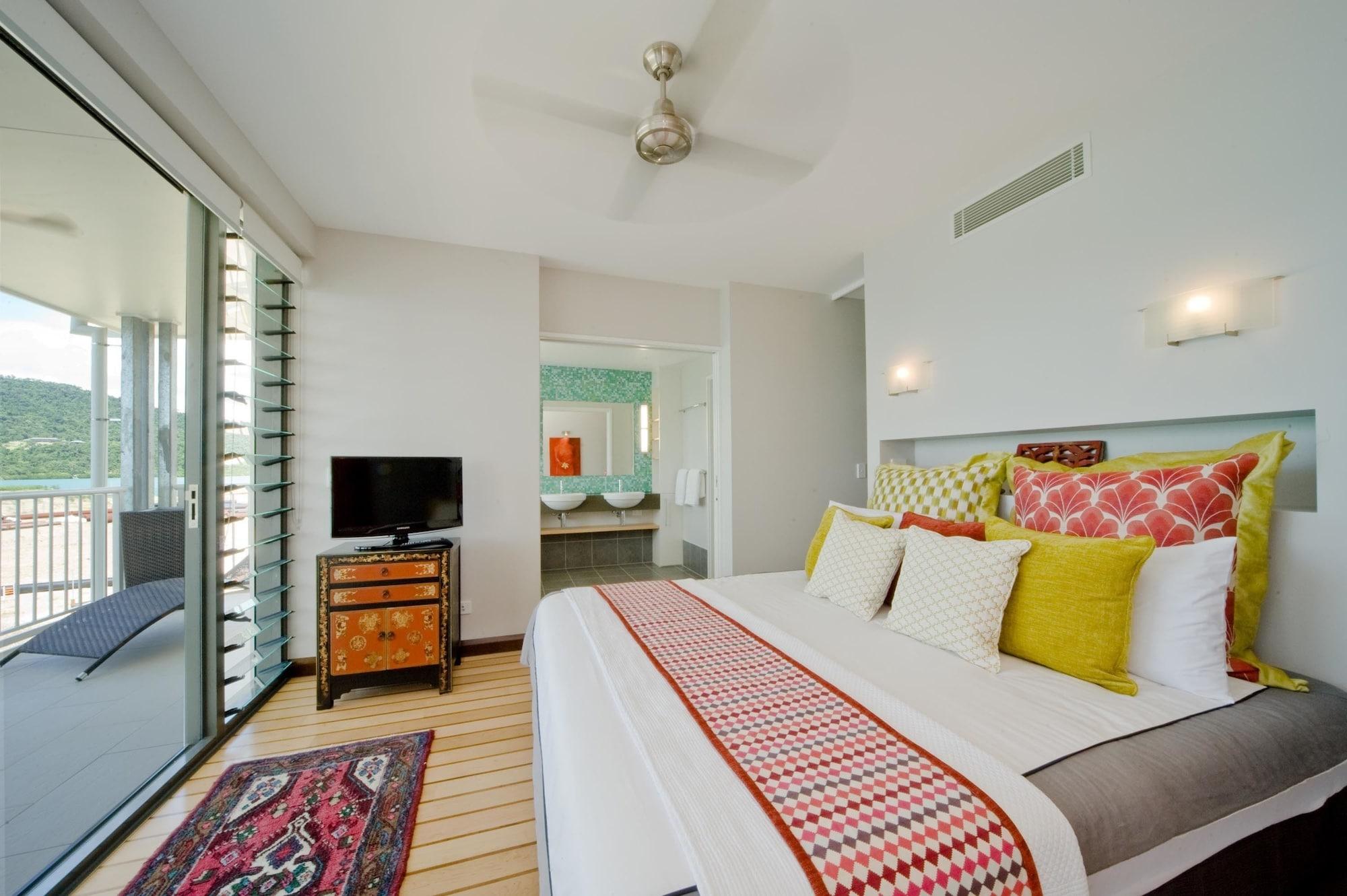 The Boathouse Apartments Airlie Beach Room photo
